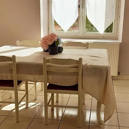Semesterbostad Maison Chaleureuse A Avec Jardin Prive Vasles
