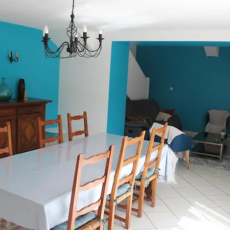 Semesterbostad Maison Chaleureuse A Avec Jardin Prive *